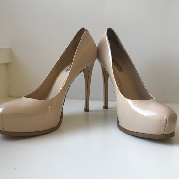 Kelsi Dagger Linzy Pump - Picture 7 of 8